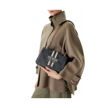 Снимка  на Дамска чанта GUESS 