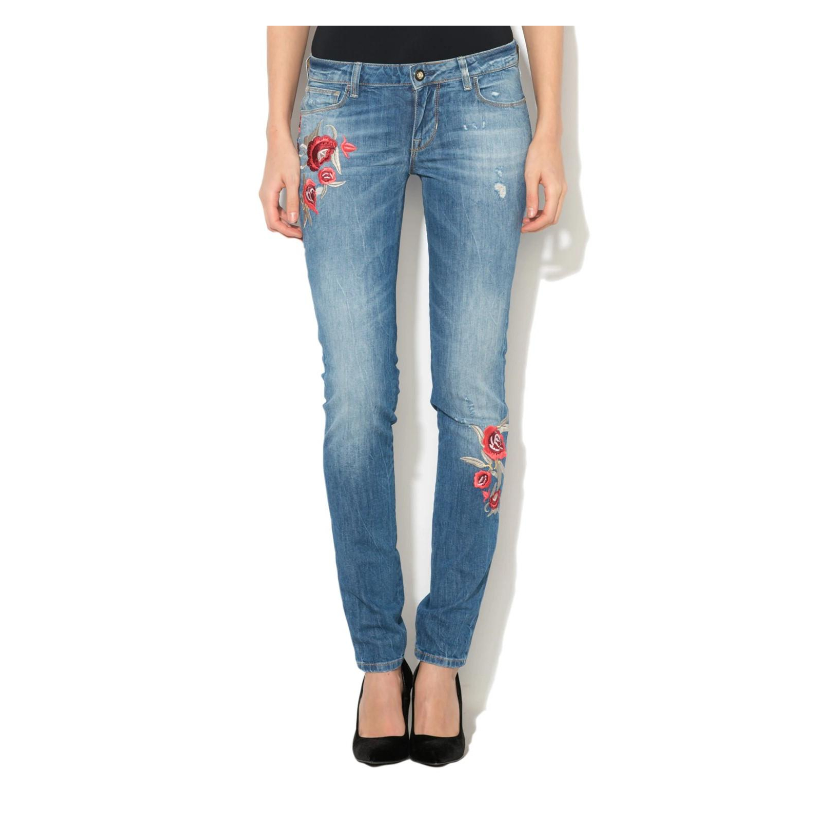 Снимка на Дамски дънки GUESS