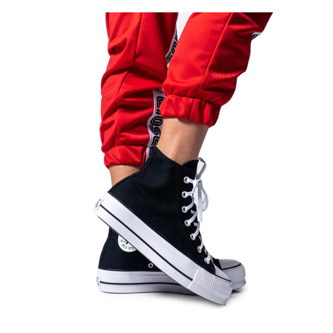 Снимка на Дамски маратонки CONVERSE