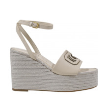 Снимка  на Дамски сандали на платформа GUESS 