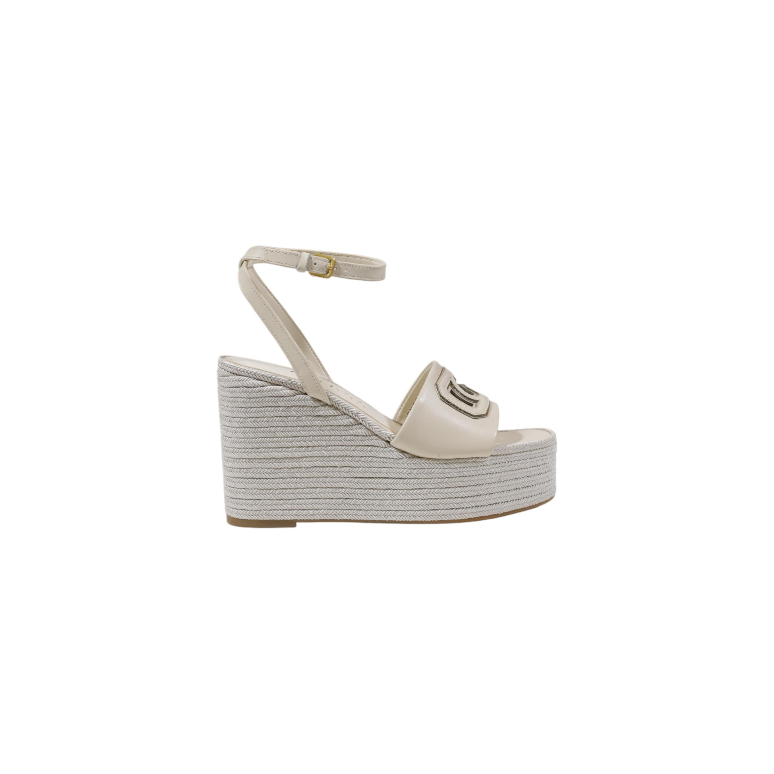 Снимка на Дамски сандали на платформа GUESS