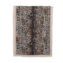 Снимка  на Дамски шал GUESS 