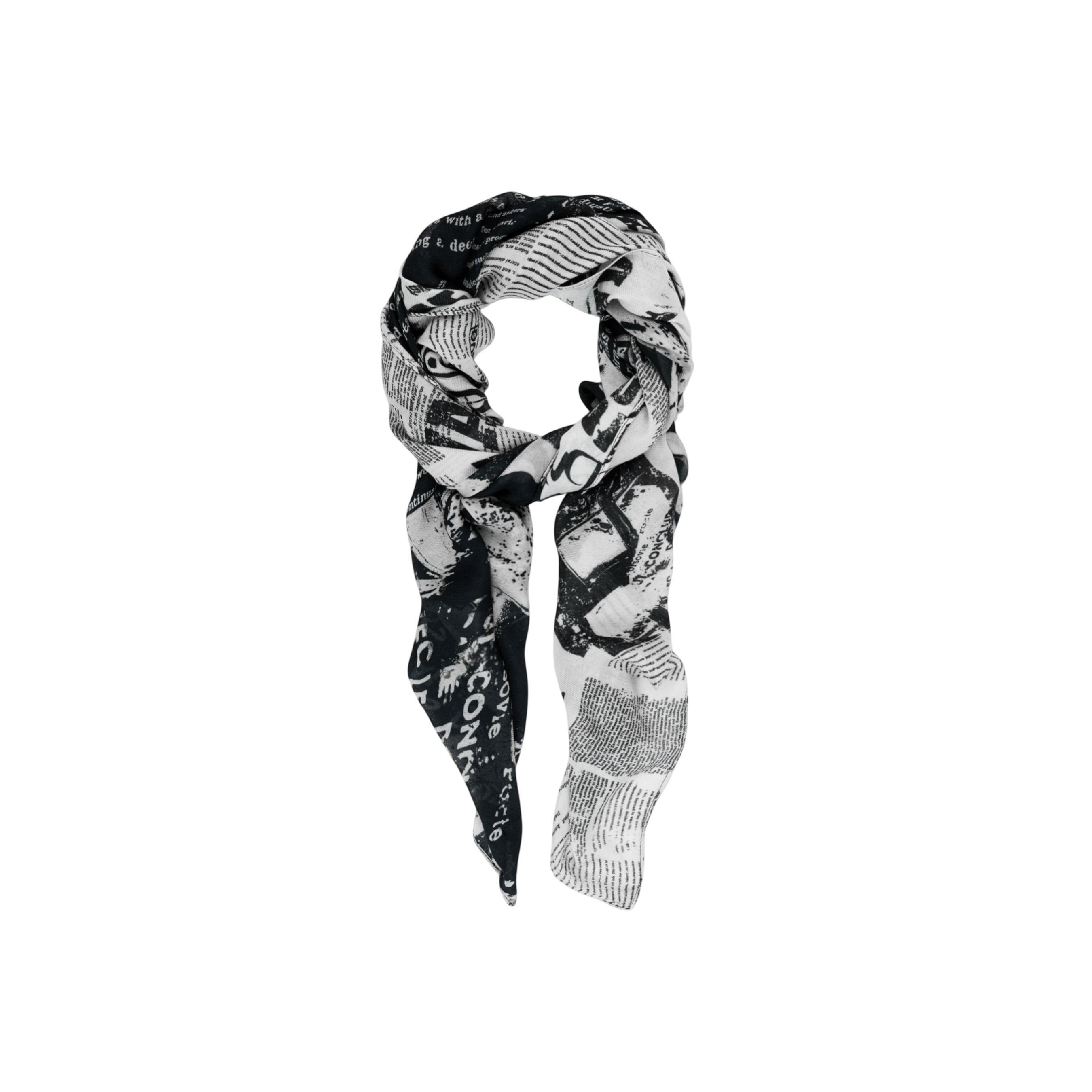 Снимка на Дамски шал DESIGUAL