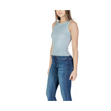 Снимка  на Дамски топ GUESS 