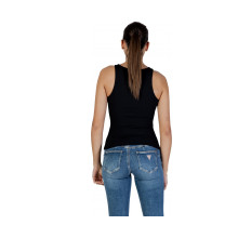 Снимка  на Дамски топ GUESS 