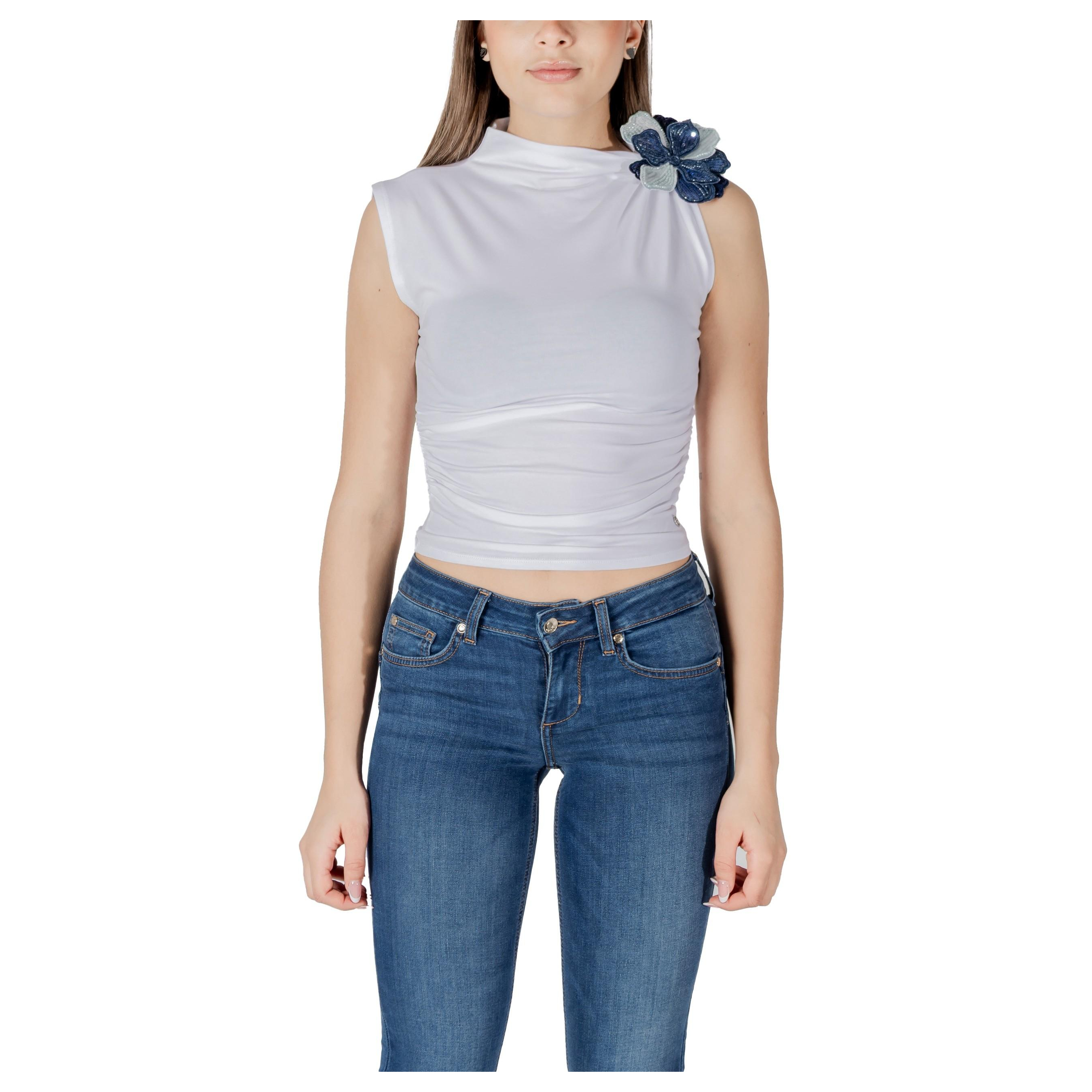 Снимка на Дамски топ GUESS