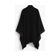 Снимка  на Дамско черно пончо DESIGUAL 