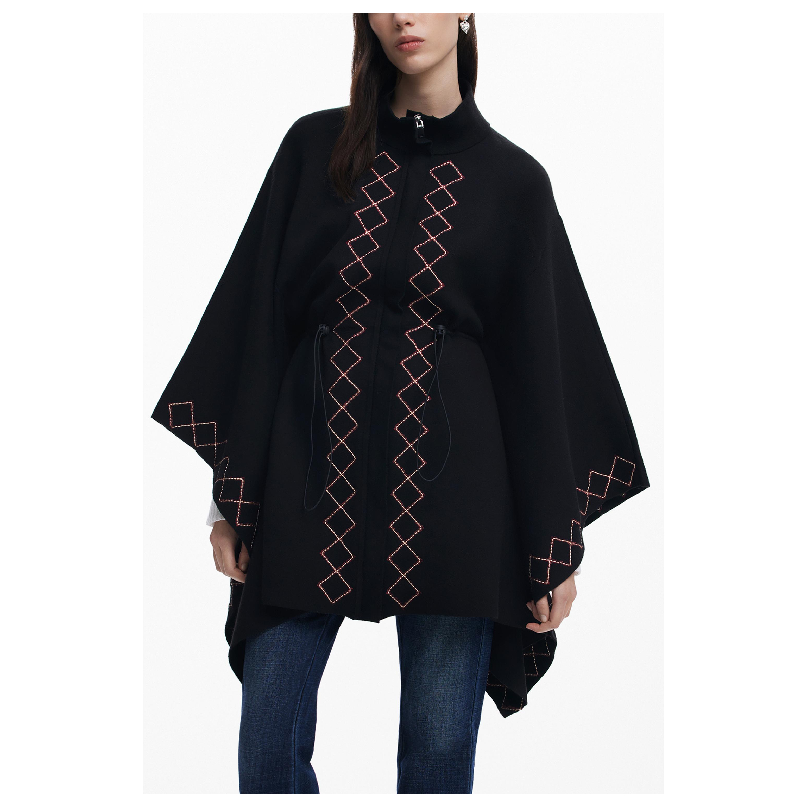 Снимка на Дамско черно пончо DESIGUAL