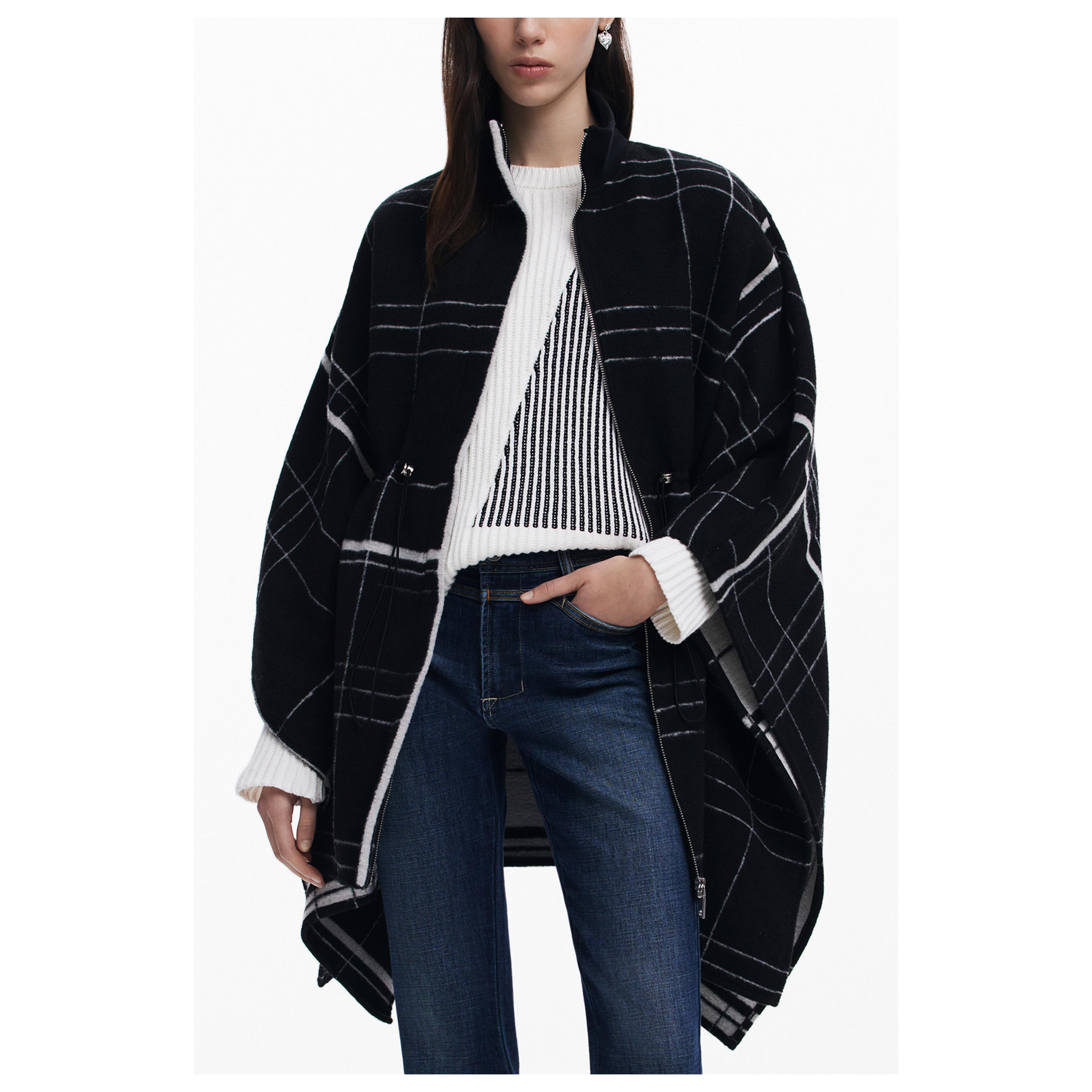 Снимка на Дамско пончо черно DESIGUAL