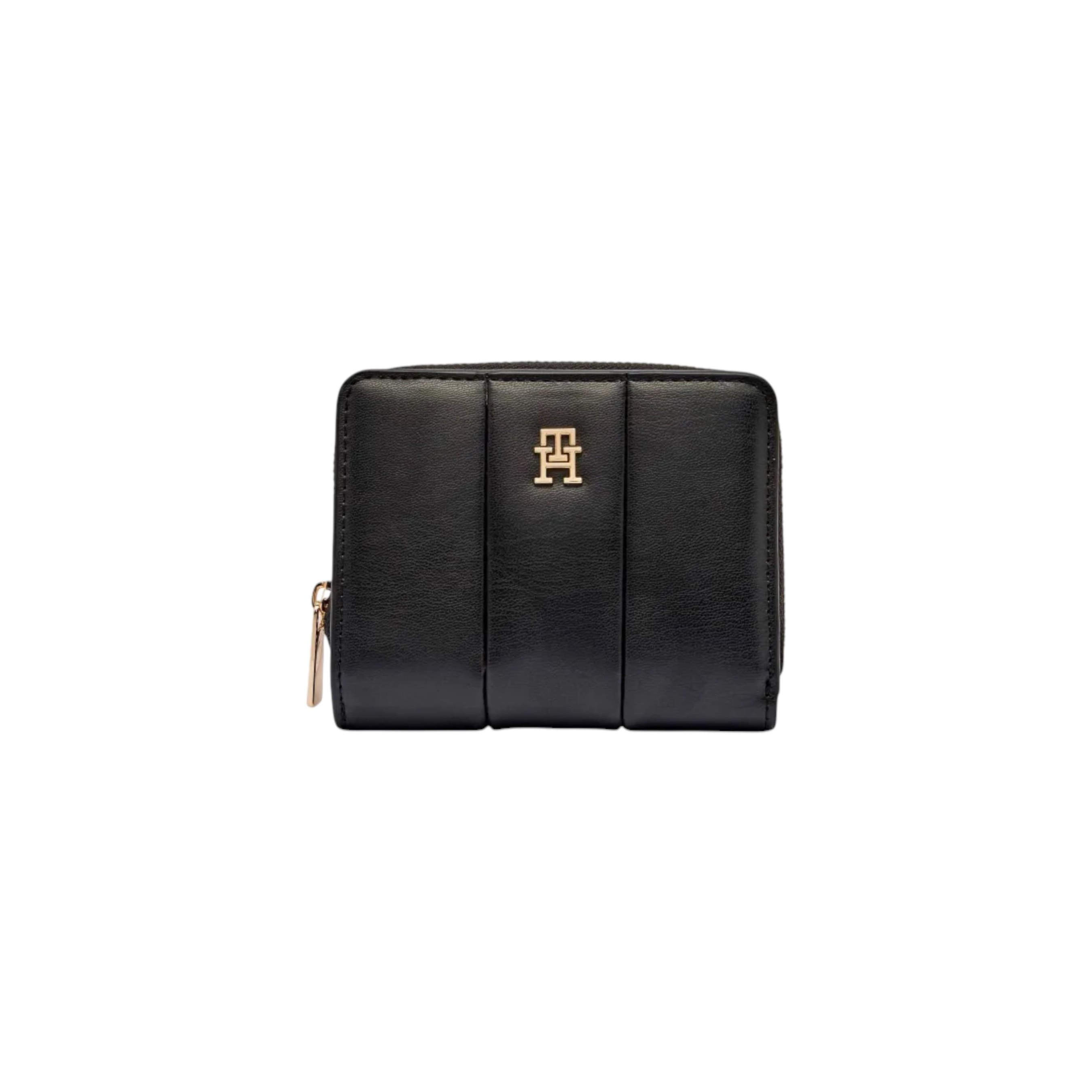Снимка на Дамско портмоне TOMMY HILFIGER