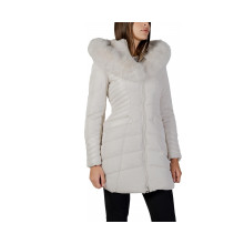 Снимка  на Дамско яке GUESS 