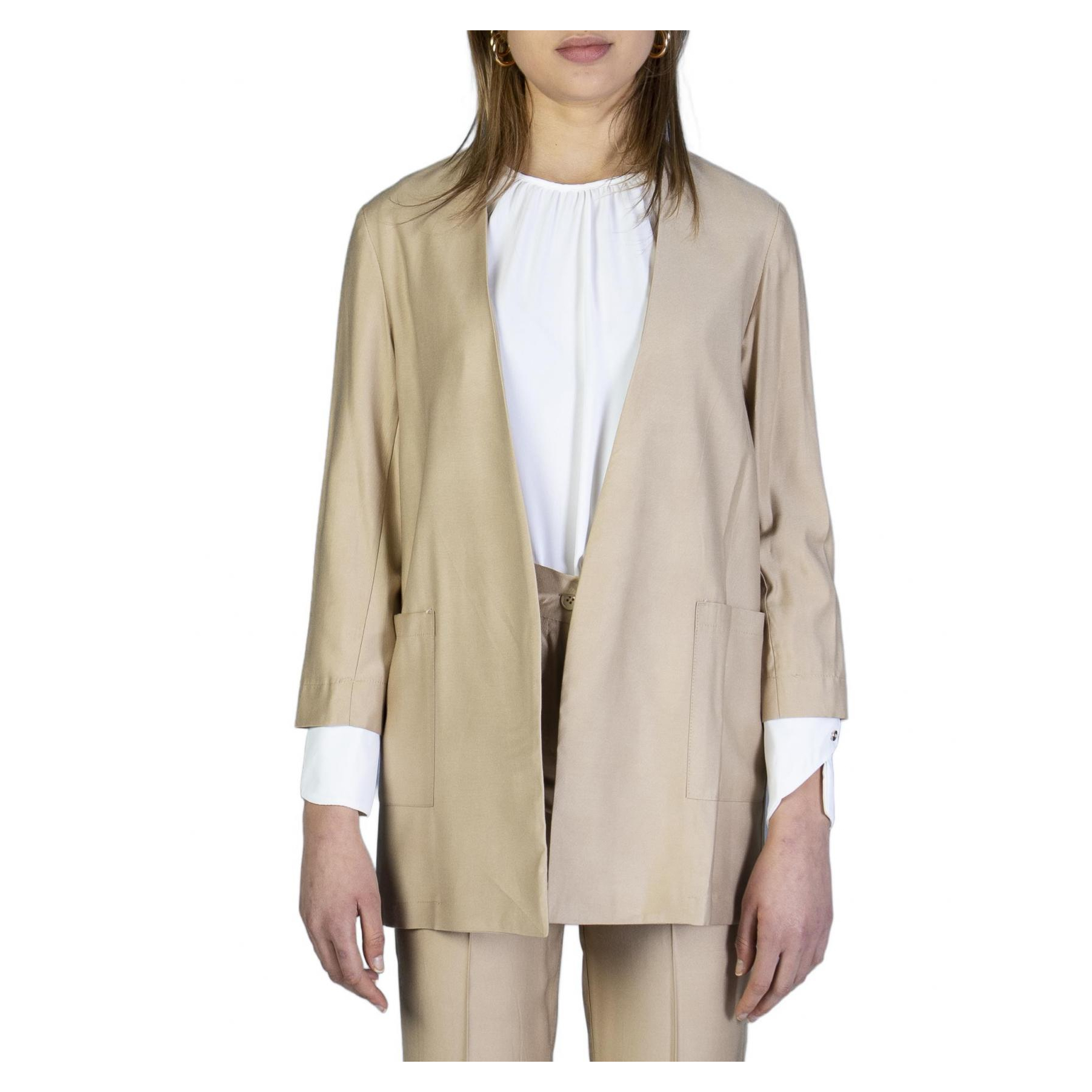 Снимка на Дамско яке AKE