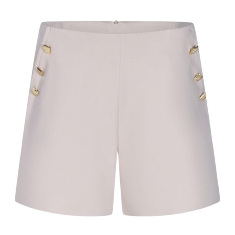 Къси панталони момиче