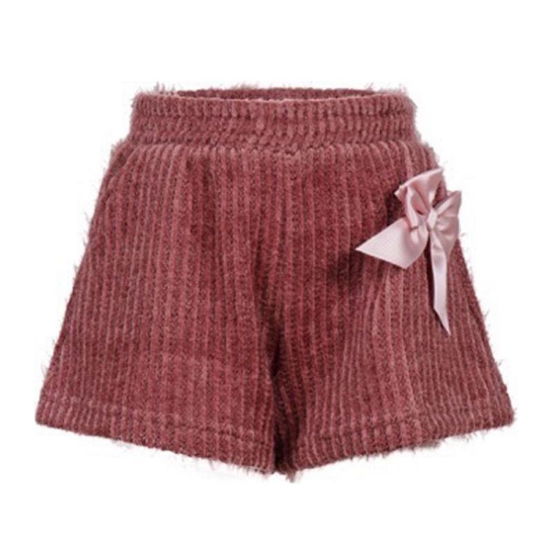 Къси панталони момиче