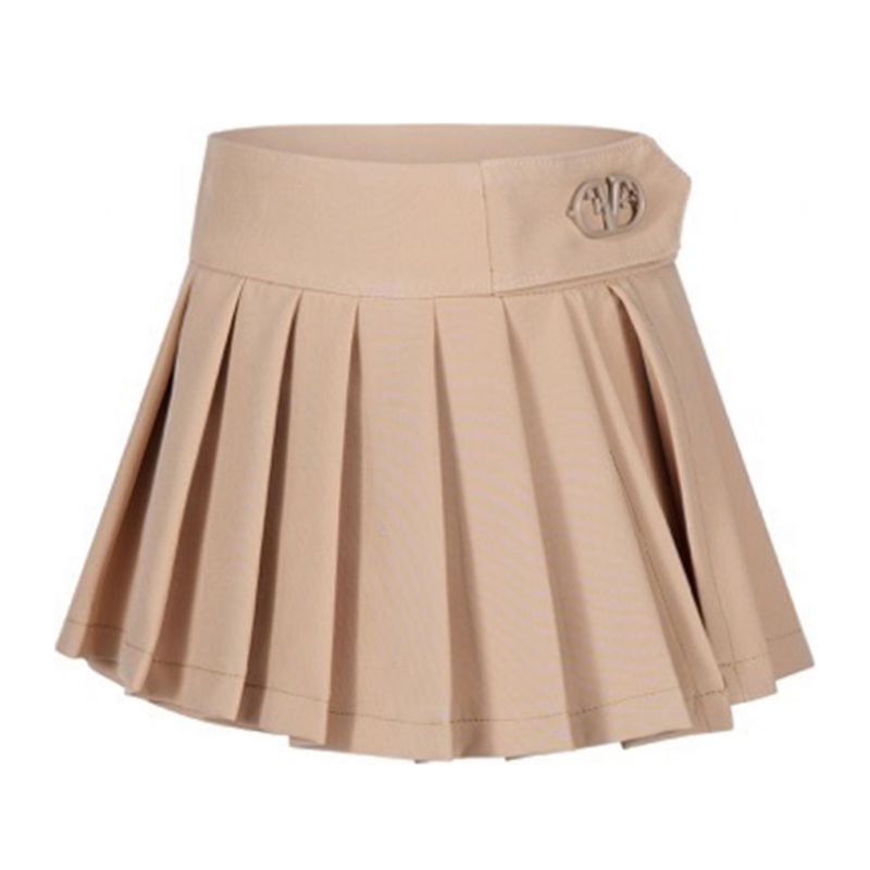 Къси панталони момиче