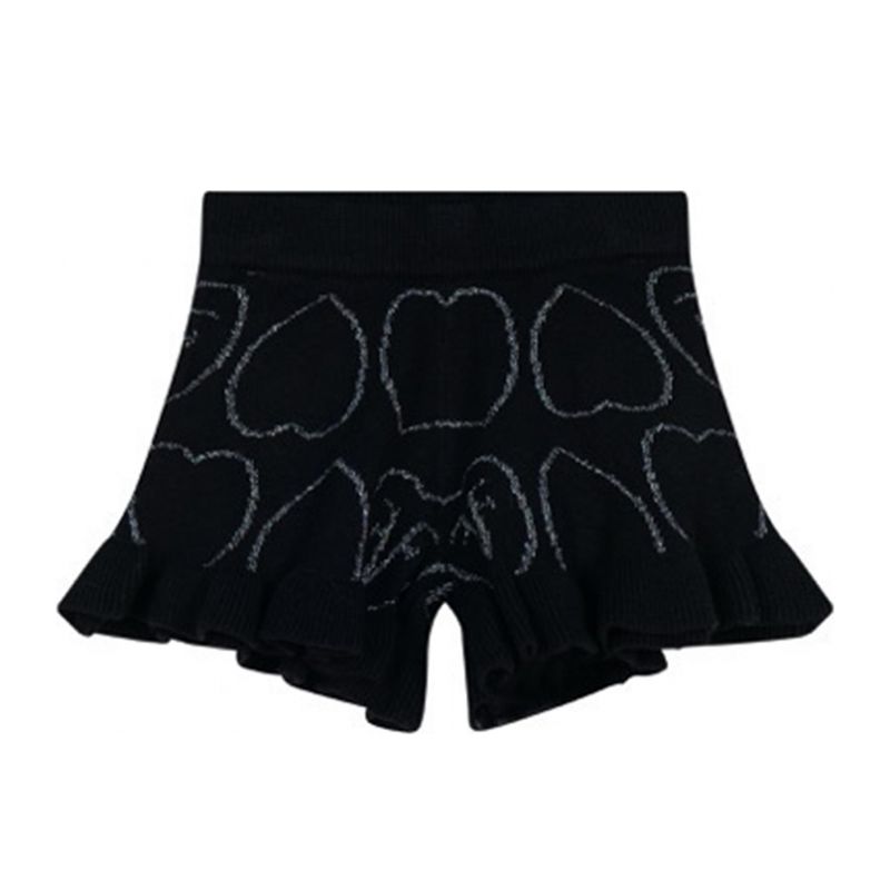 Къси панталони момиче