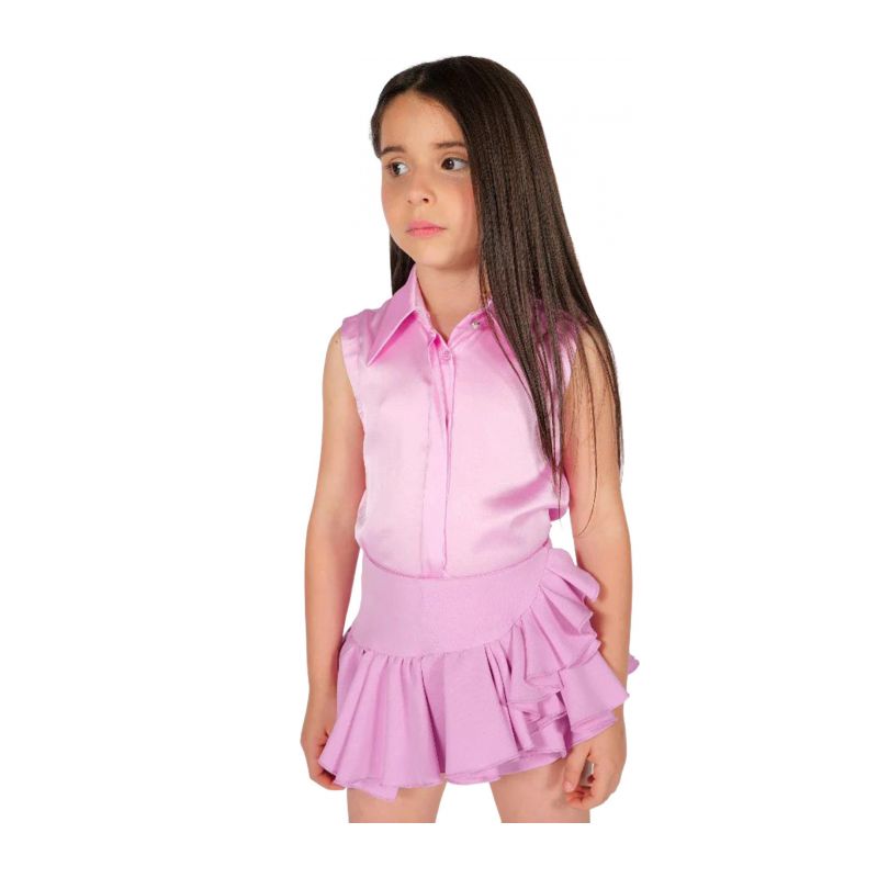 Къси панталони момиче