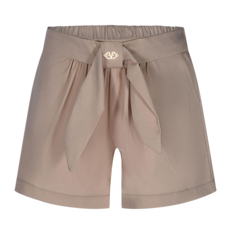 Къси панталони момиче