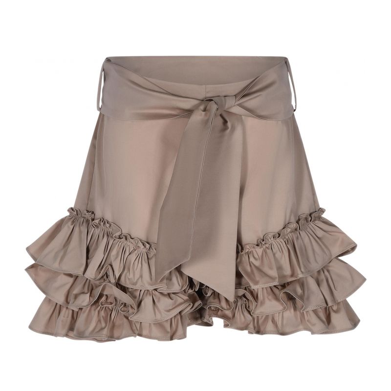 Къси панталони момиче