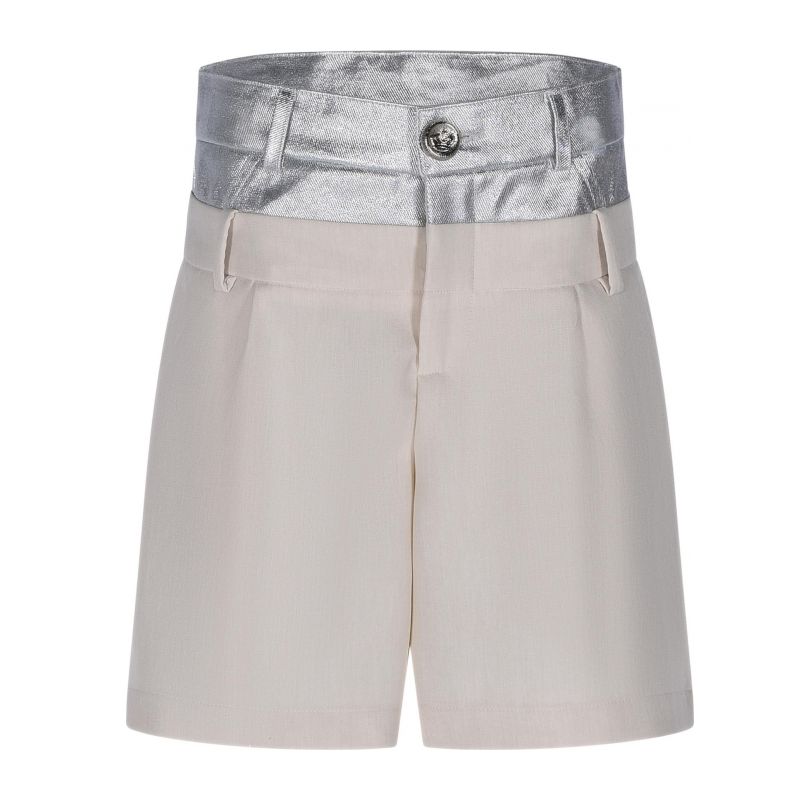 Къси панталони момиче