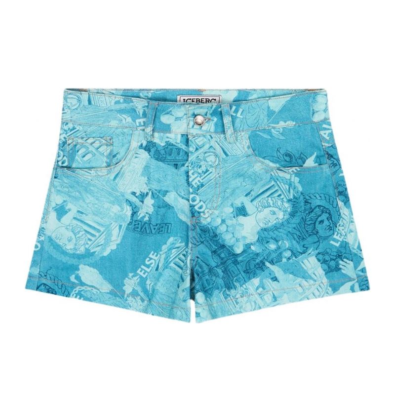 Къси панталони момиче