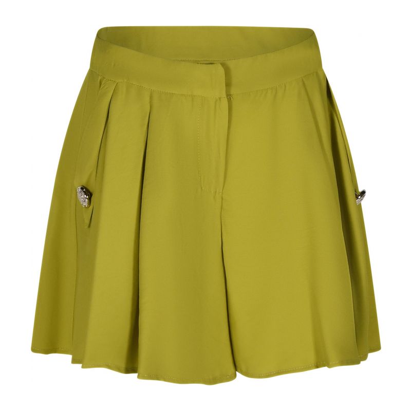 Къси панталони момиче