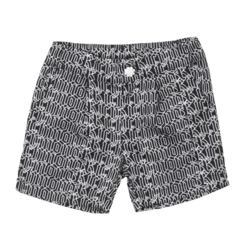 Къси панталони момиче