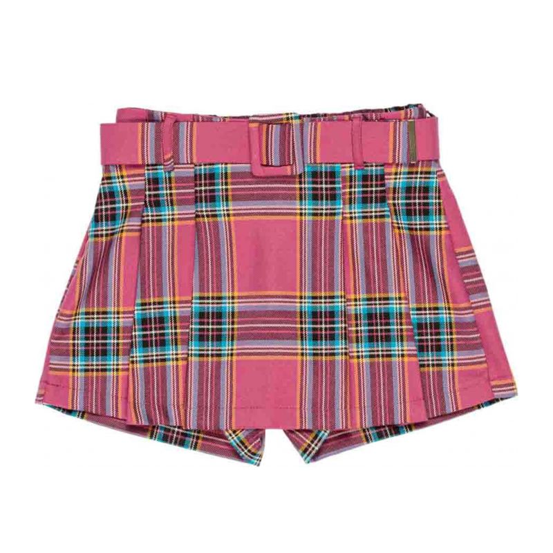 Къси панталони момиче