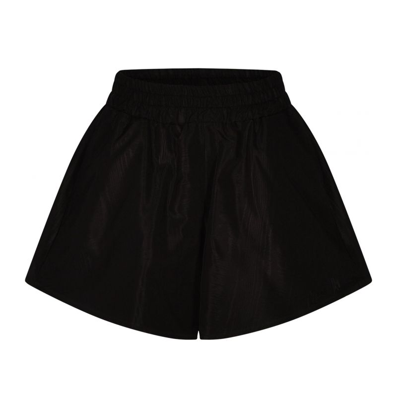 Къси панталони момиче