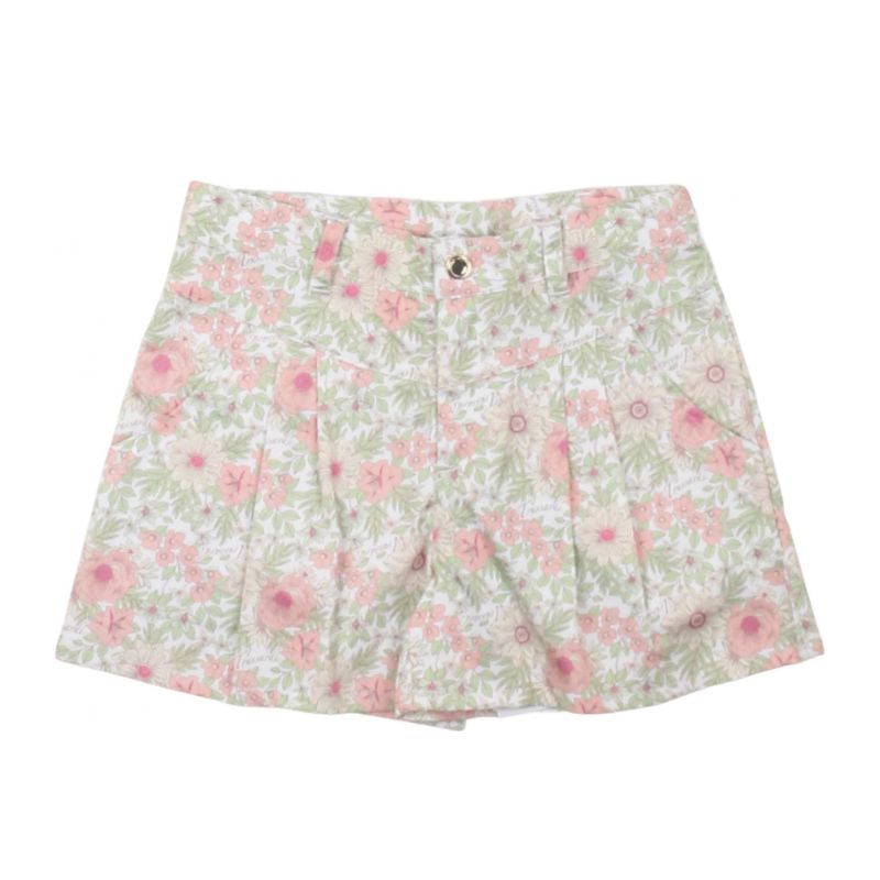 Къси панталони момиче