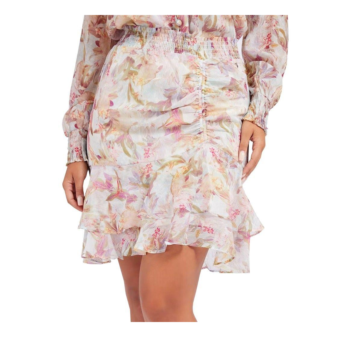 Снимка на Пола GUESS
